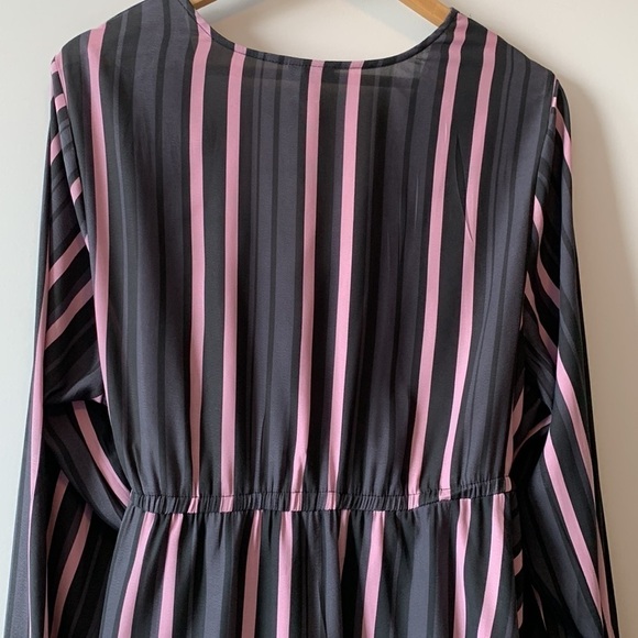 Torrid Crepe Surplice Pink & Grey Wrap Top Size 2X - Picture 11 of 14